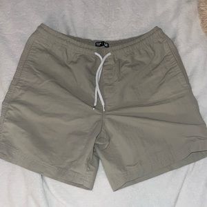 RSQ Men’s Athletic Short 5” inseam tan great condition